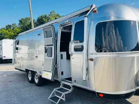 2024 Airstream Classic 30 RBT — photo 1