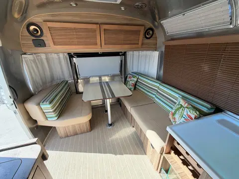 2018 Airstream Tommy Bahama 27FB — photo 4