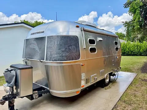 2018 Airstream Tommy Bahama 19CB — photo 1