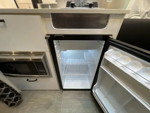 2020 Airstream Caravel 16RB — photo 5