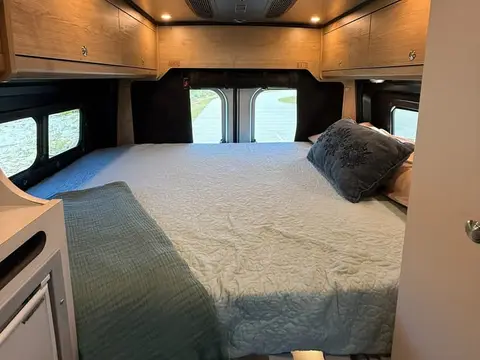 2023 Airstream Rangeline — photo 5