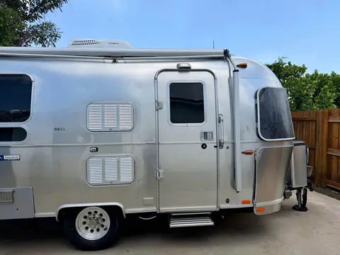 2018 Airstream Tommy Bahama 19CB — photo 4