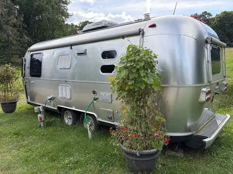 2016 Airstream International Serenity — photo 2