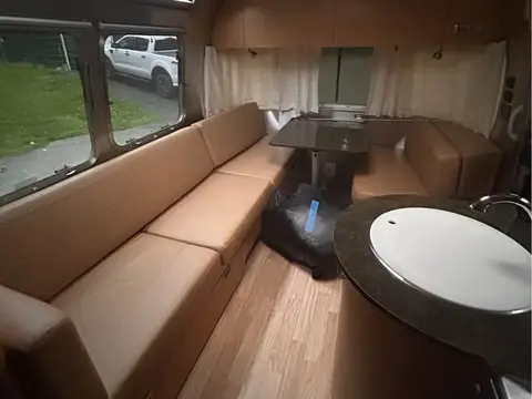 2015 Airstream Flying Cloud 23D — photo 2