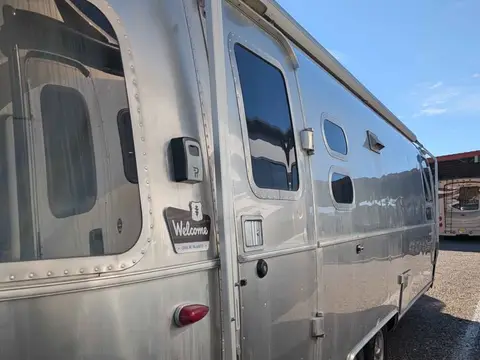 2017 Airstream International Signature — photo 5