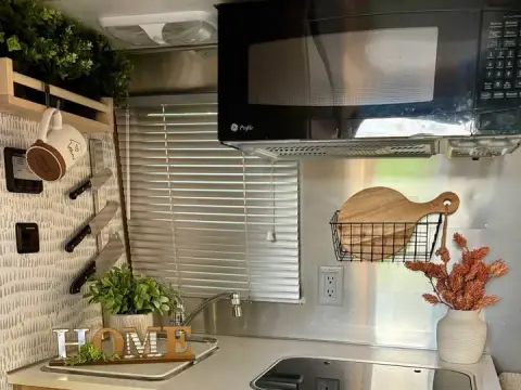 2010 Airstream Bambi — photo 4