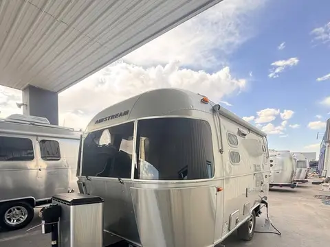 2023 Airstream Caravelle 19CB — photo 3
