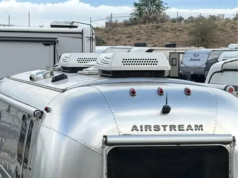 2019 Airstream International Signature 28RB — photo 4