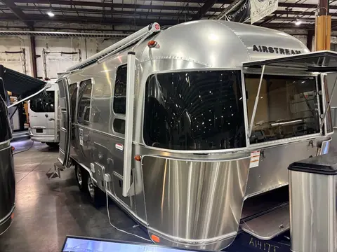2026 Airstream International 23FB — photo 2