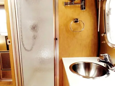 2010 Airstream Flying Cloud 23FB — photo 5
