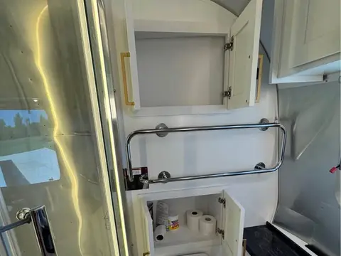 2020 Airstream Classic — photo 3