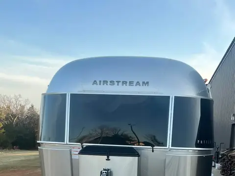 2025 Airstream Pottery Barn 28RB — photo 2