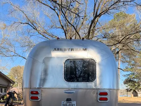 2010 Airstream International Serenity 19 ft — photo 4