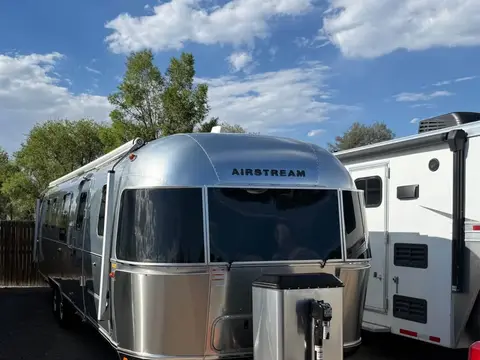 2024 Airstream Classic 33FB Twin — photo 1