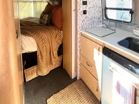 2015 Airstream Bambi 16 ft — photo 4