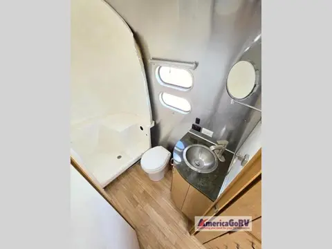 2017 Airstream Flying Cloud 30 Bunk FB — photo 4