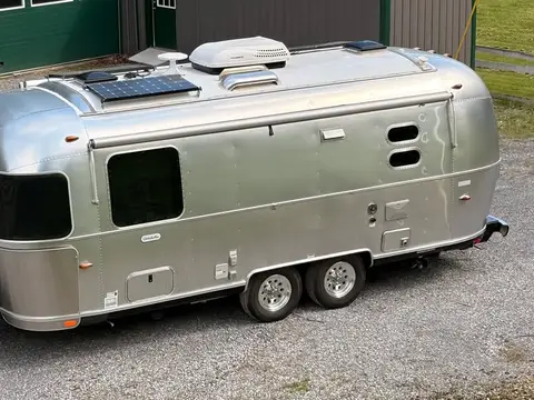 2021 Airstream Globetrotter — photo 3