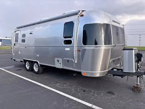 2025 Airstream Flying Cloud 25FB — photo 1