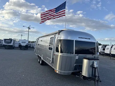 2024 Airstream Globetrotter 27FB TWIN — photo 1