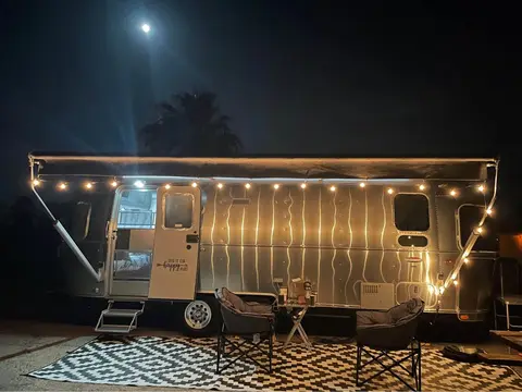 2018 Airstream International Signature 25FB Twin — photo 2