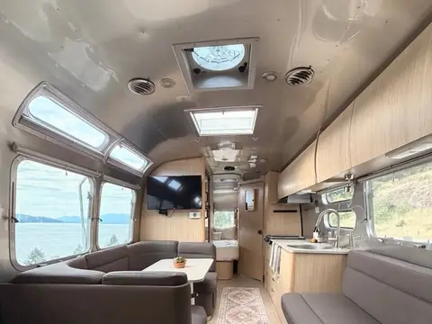 2018 Airstream Flying Cloud — photo 4