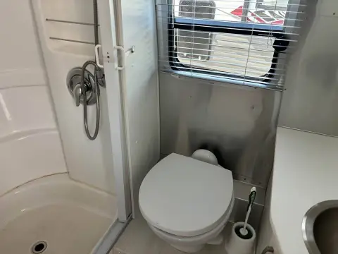 2022 Airstream Bambi 20FB — photo 3