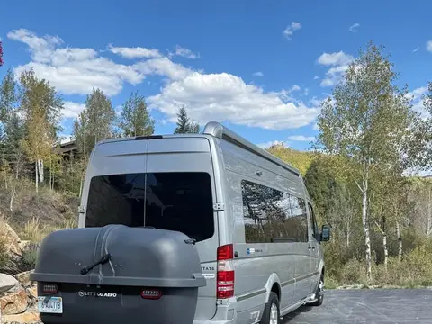 2019 Airstream Tommy Bahama Interstate — photo 2