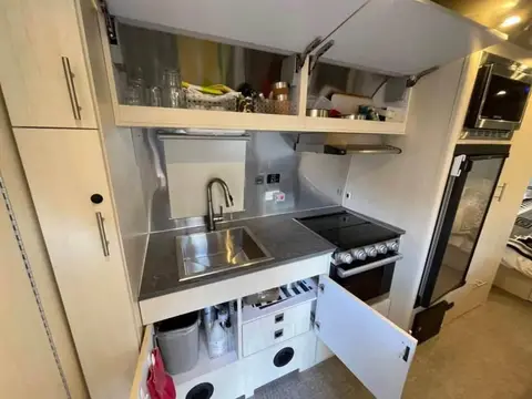2021 Airstream Flying Cloud 23 ft — photo 3