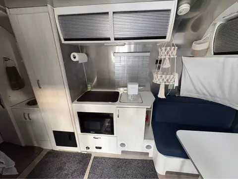 2022 Airstream Bambi 19CB — photo 5
