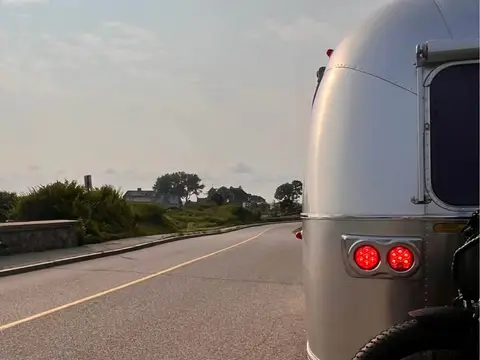 2024 Airstream Classic 33FB Twin — photo 3