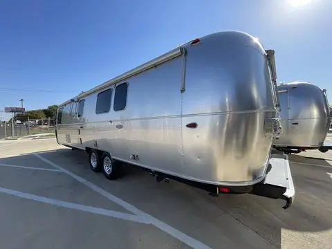 2019 Airstream Classic 33RBQ — photo 5