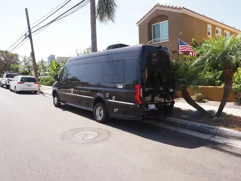 2023 Airstream Tommy Bahama 24GT — photo 3
