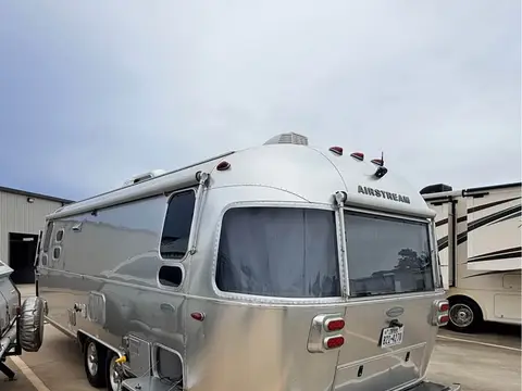 2019 Airstream Flying Cloud 26RB — photo 3