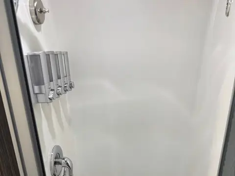 2019 Airstream International Signature 27FB — photo 2