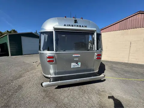 2019 Airstream International Serenity 27FB — photo 4