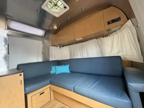 2010 Airstream Flying Cloud 23CNB; — photo 2