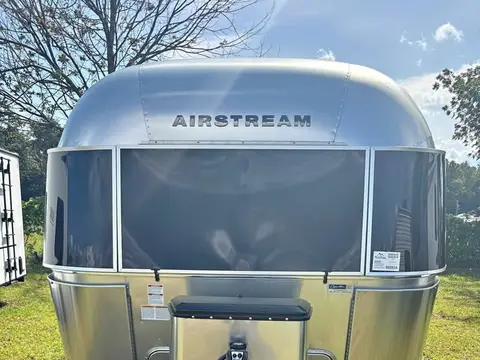 2025 Airstream International 27FB — photo 2