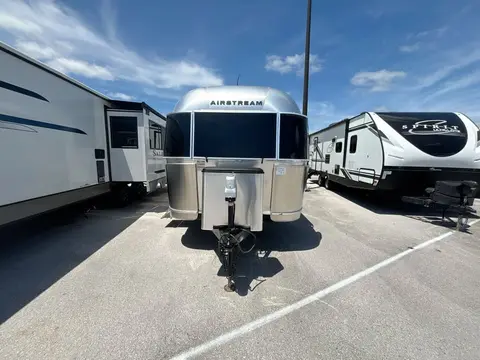 2018 Airstream Flying Cloud 23CB — photo 3