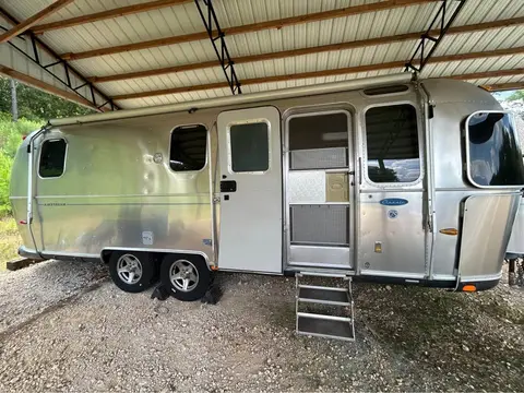 2006 Airstream Classic 25’ RBQ; 25 ft — photo 2