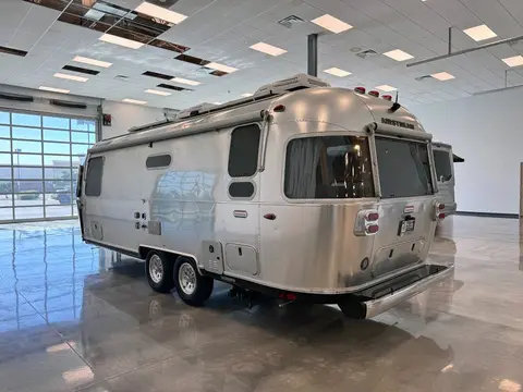 2022 Airstream International 25RBT — photo 4