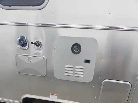 2024 Airstream Bambi 16RB 16 ft 4 in — photo 4