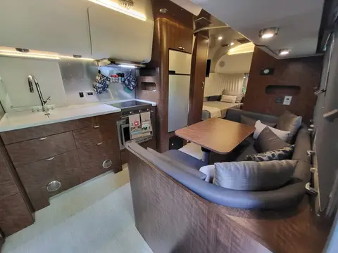 2020 Airstream Globetrotter 23FB Twin — photo 2