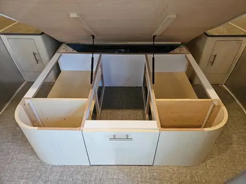 2023 Airstream Flying Cloud 30FB bunk queen — photo 3
