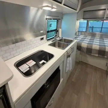 2020 Airstream Bambi 22FB — photo 4