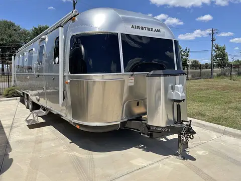 2019 Airstream Classic 33RBQ — photo 1