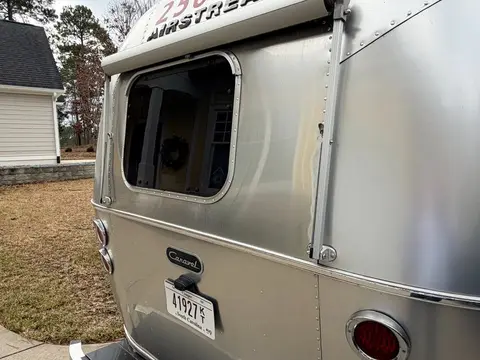 2024 Airstream Caravel 22FB — photo 5