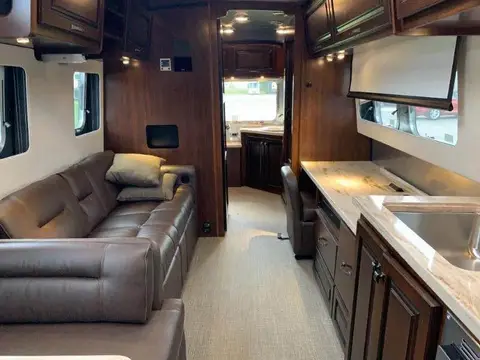 2019 Airstream Classic 33FB — photo 4
