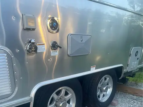 2021 Airstream Flying Cloud 25RB — photo 5