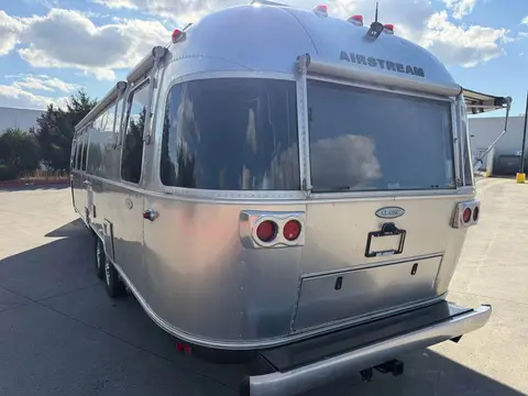 2016 Airstream Classic — photo 3