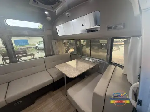 2015 Airstream International Signature 23D — photo 3
